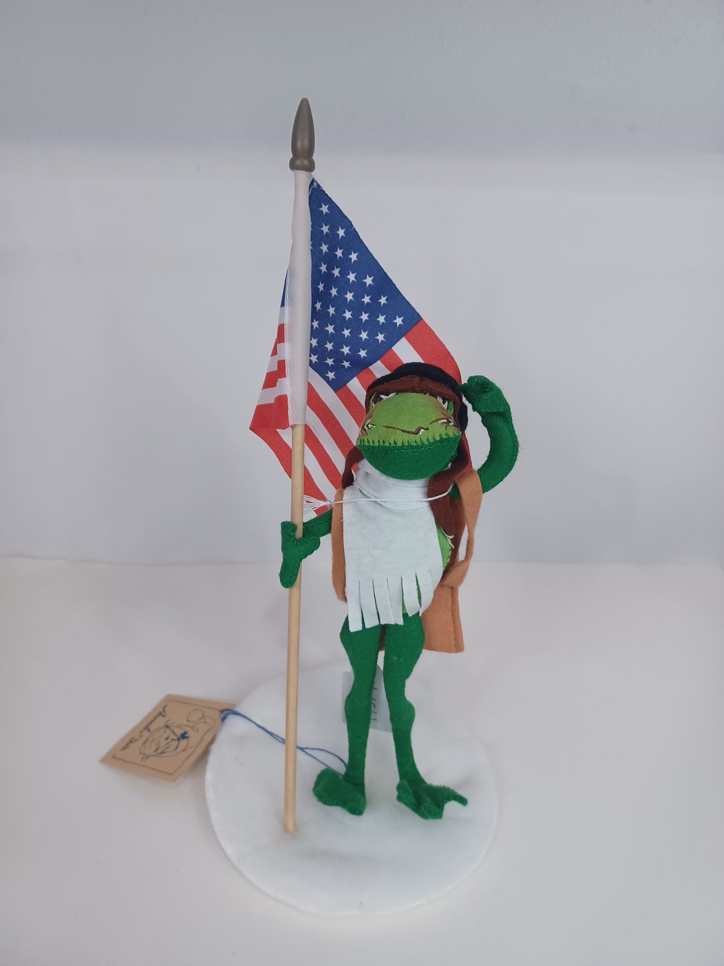 10" Aviator Frog with Flag a 993791 Annalee