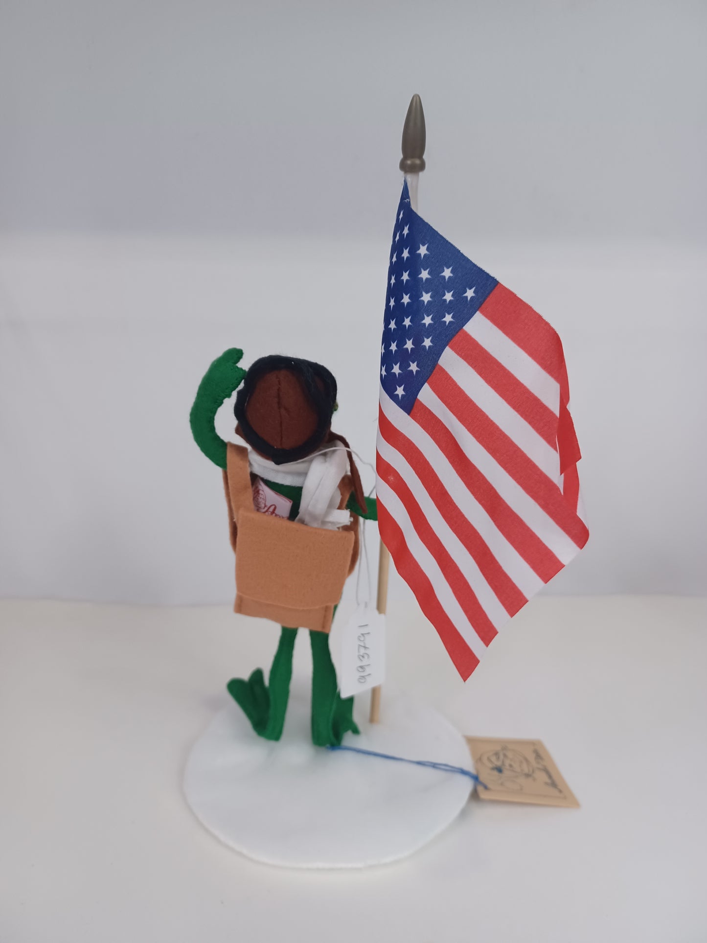 10" Aviator Frog with Flag a 993791 Annalee