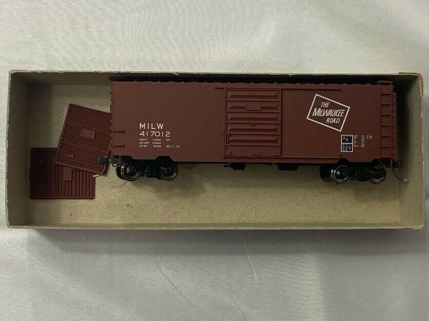 Accurail Milwaukee Rd 3425 40' PS-1 Steel Boxcar MILW 417012