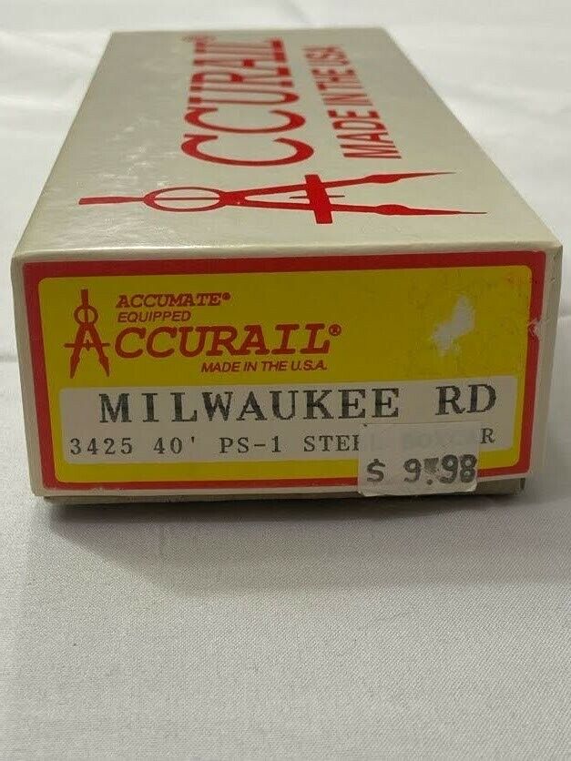 Accurail Milwaukee Rd 3425 40' PS-1 Steel Boxcar MILW 417012