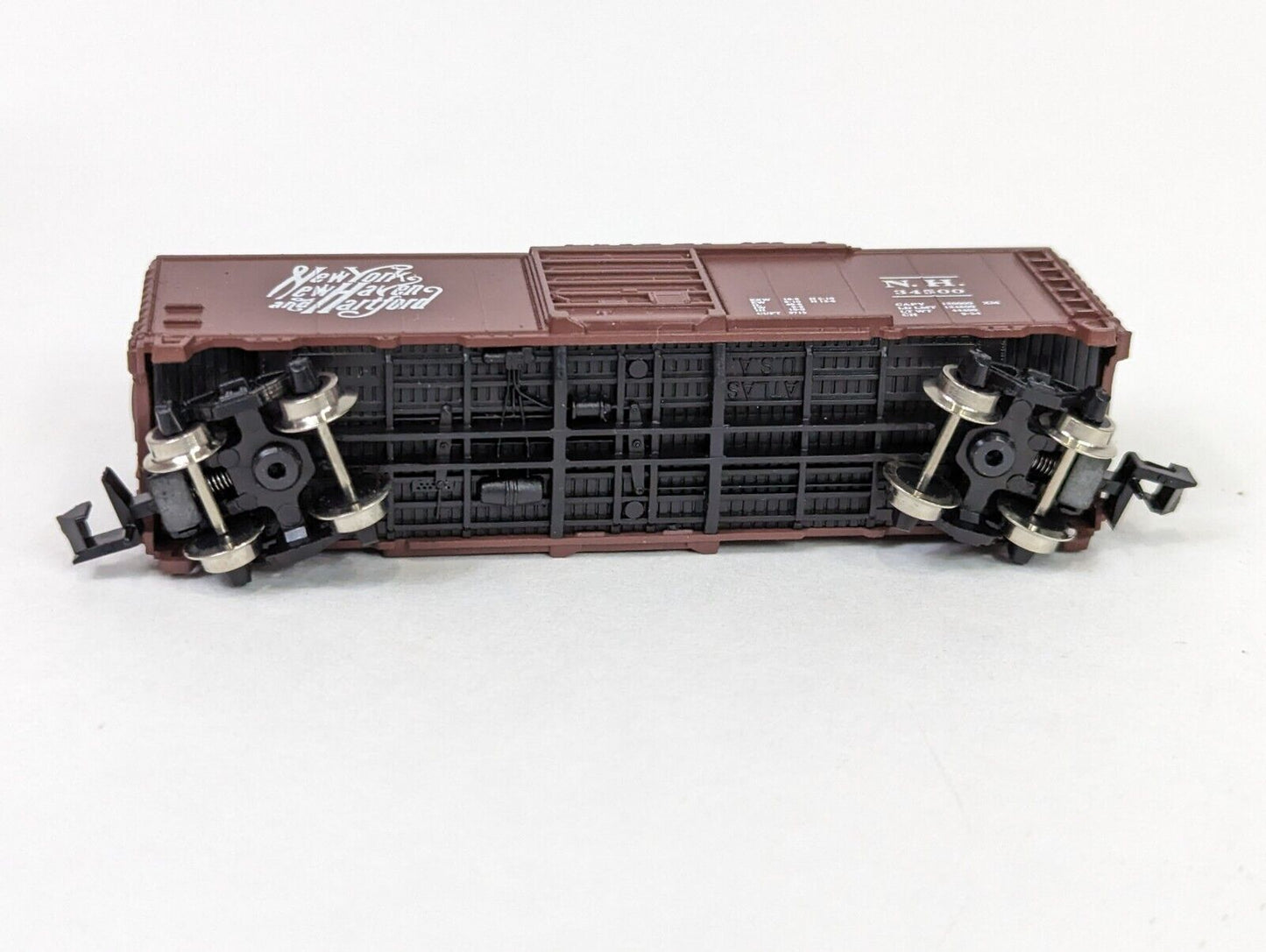 New York New Haven & Hartford NH 34500 N Scale Boxcar Collectible Toy