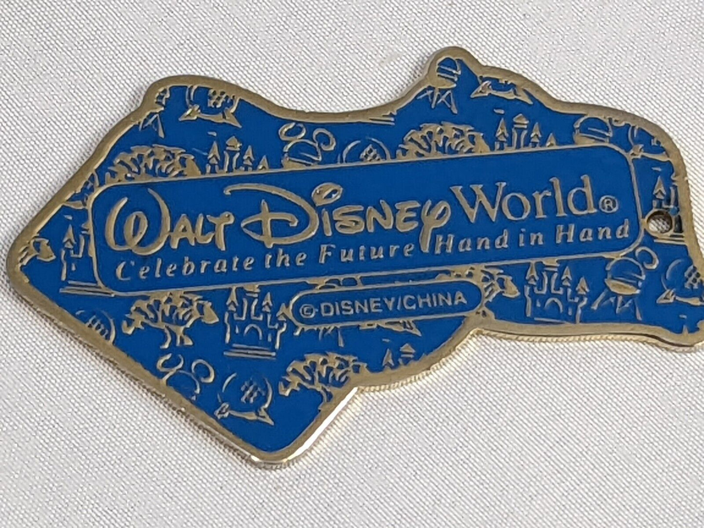 Walt Disney World Mickey Mouse & Friends Key Chain Tag 2000 I Love My Wife