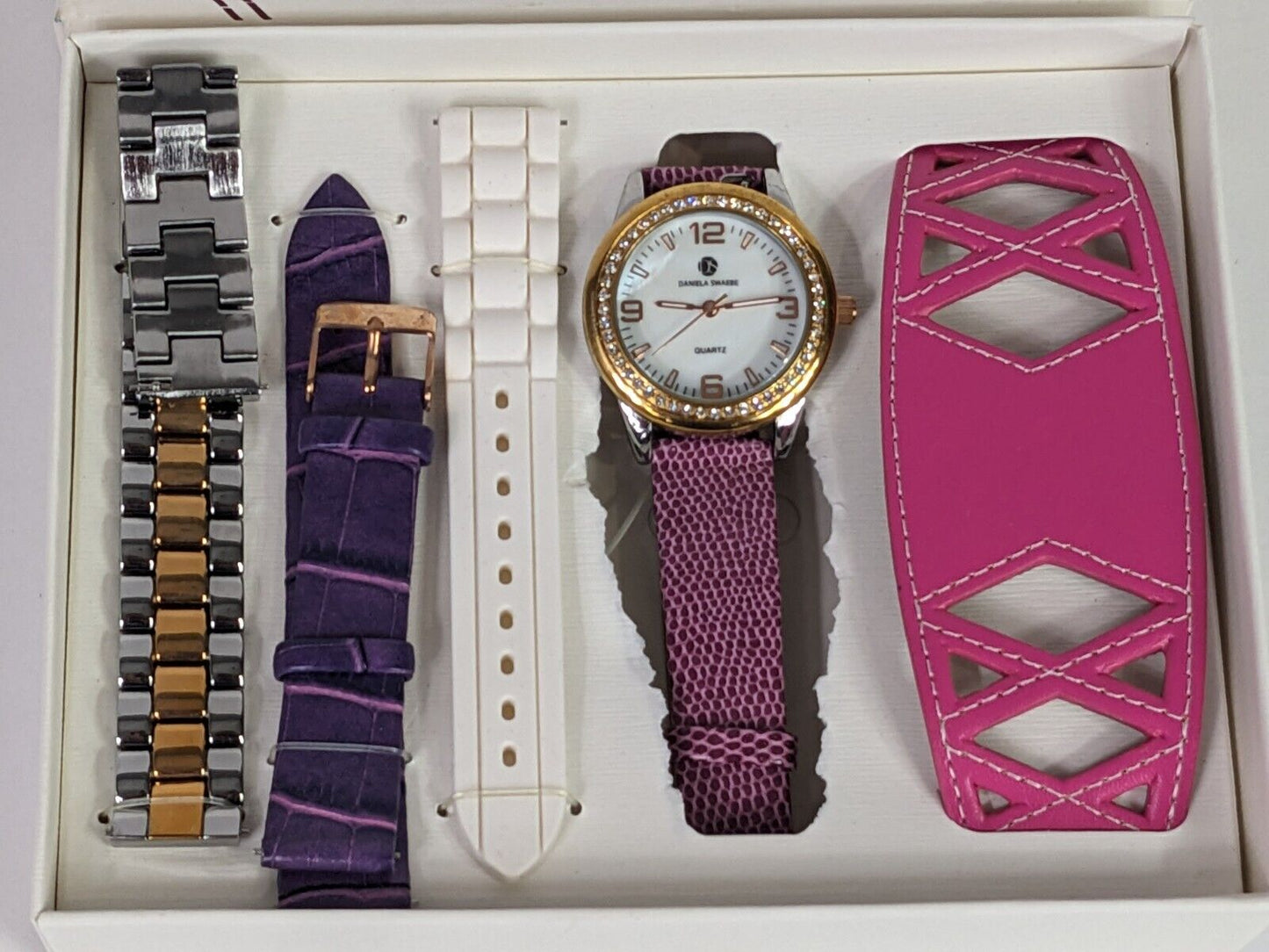 Daniela Swaebe Women's Wristwatch with Gift Box & 3 Extra Replacement Straps