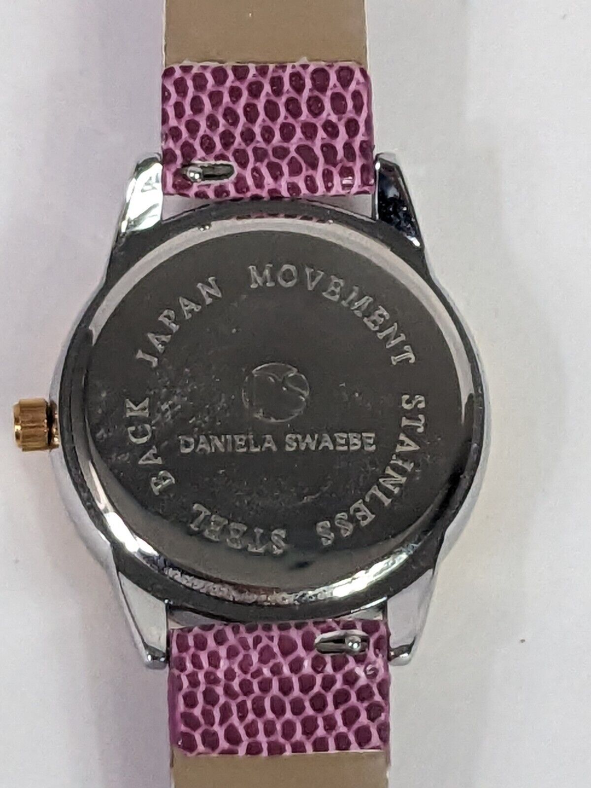 Daniela Swaebe Women's Wristwatch with Gift Box & 3 Extra Replacement Straps