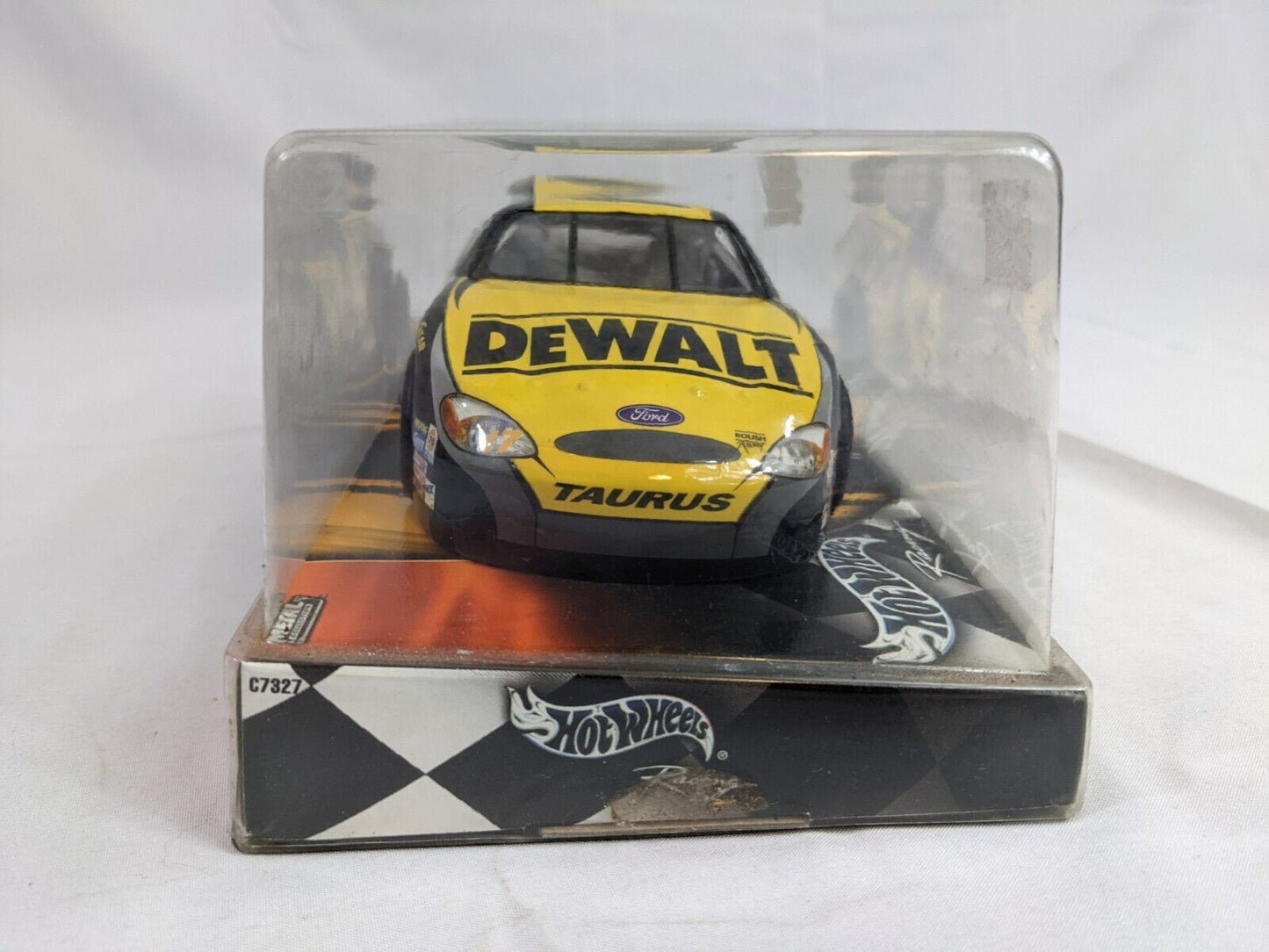 Hot Wheels Racing Nascar Matt Kenseth DeWalt Championship Edition 1:24 Scale