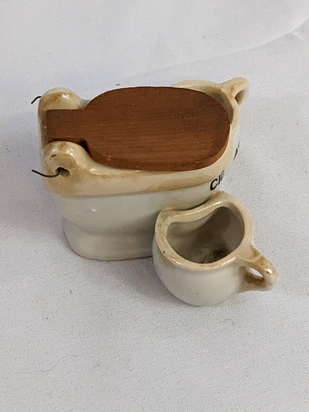 Ceramic Cigarette Ashtray Toilet Bowl Design with Matches and Ashes Bin