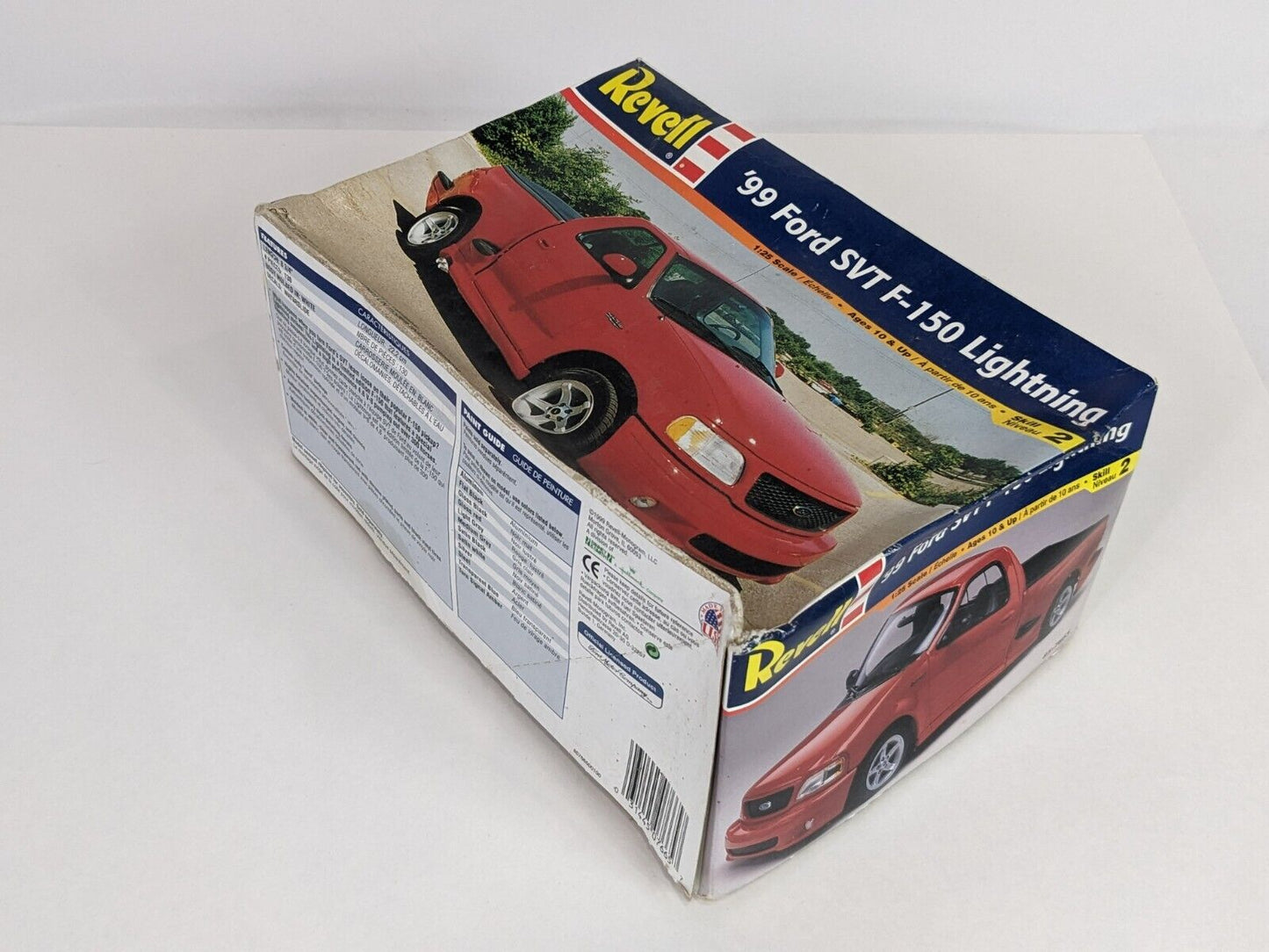 Revell '99 Ford SVT F-150 Lightning 1:25 Scale Pick-Up Truck Model Kit Skill 2