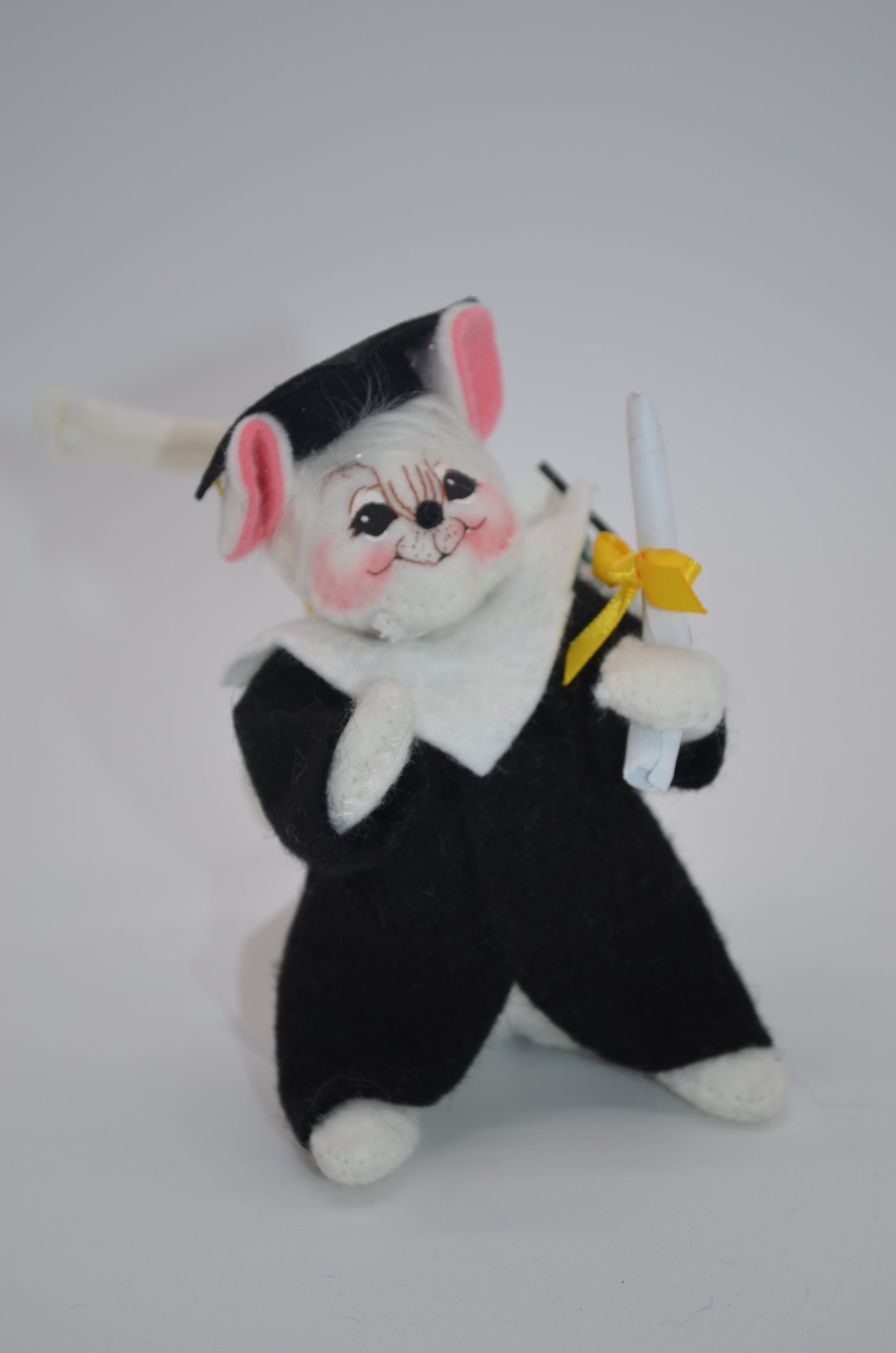 5" Graduation Mouse Dated '02 a 210102a Annalee