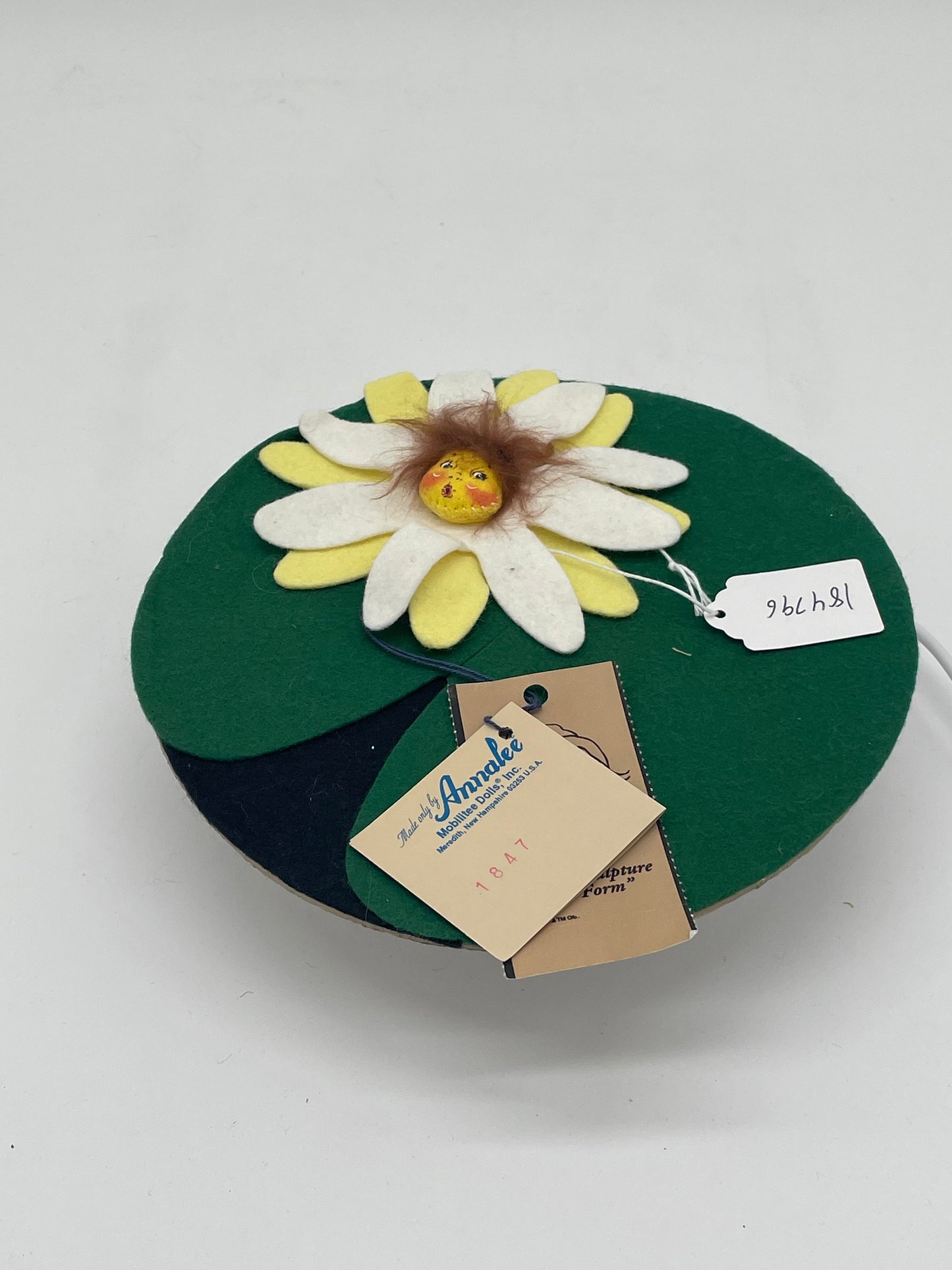 8" Flowering Lily Pad 184796 Annalee