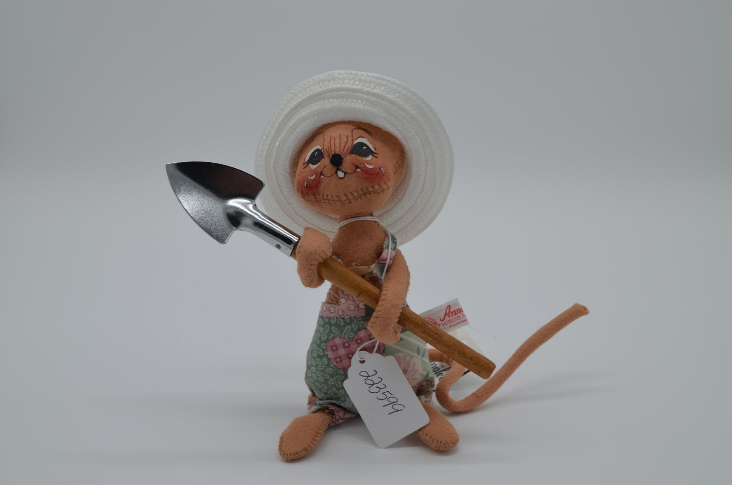 7" Gardening Girl Mouse 223599 Annalee