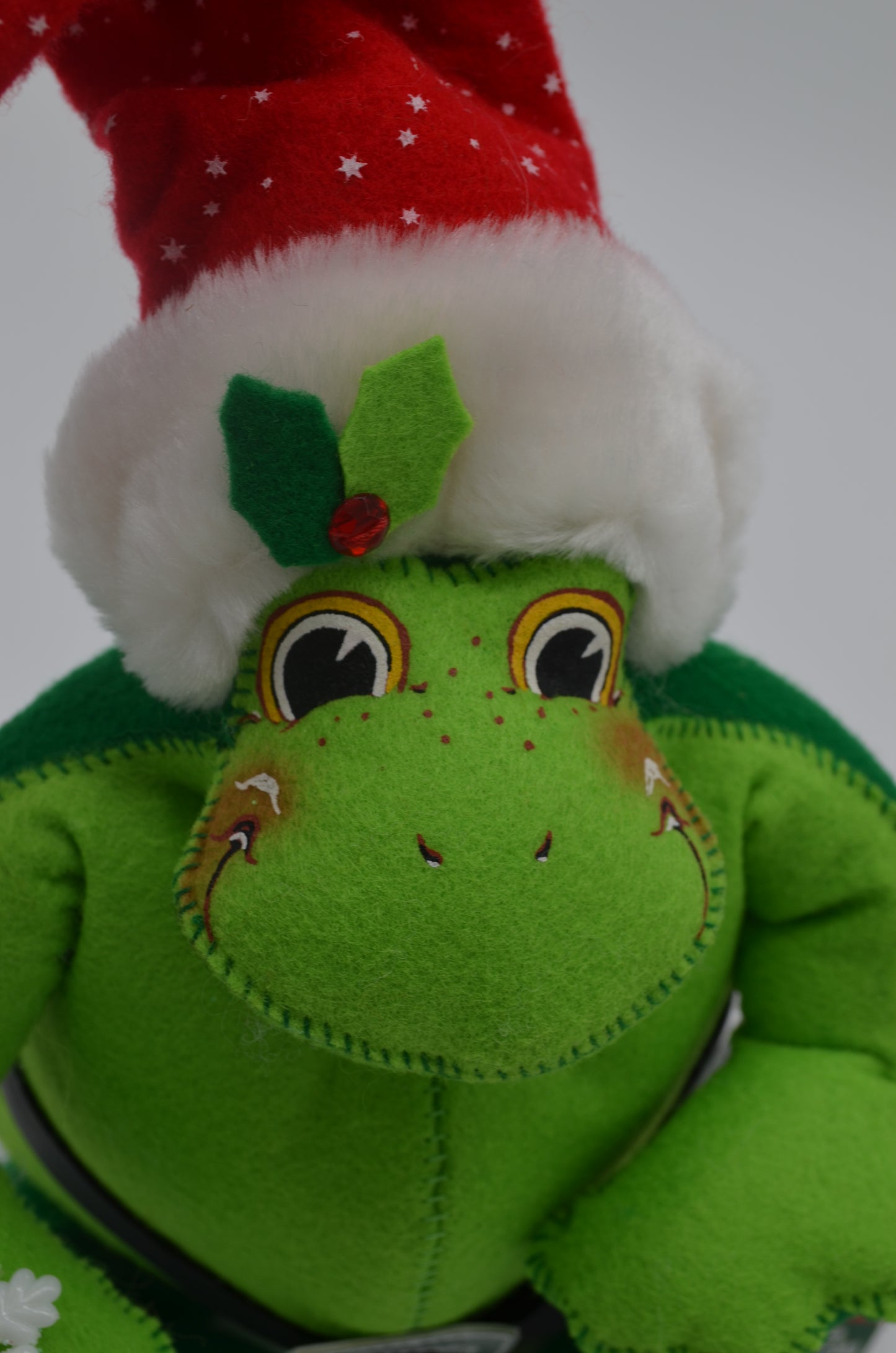 8" Snowflake Frolic Frog 947408 Annalee