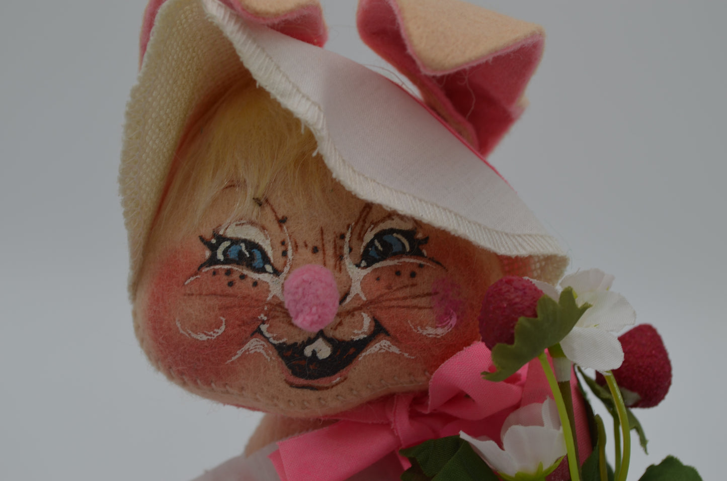 10" Country Girl Bunny with Flowers 065089 Annalee