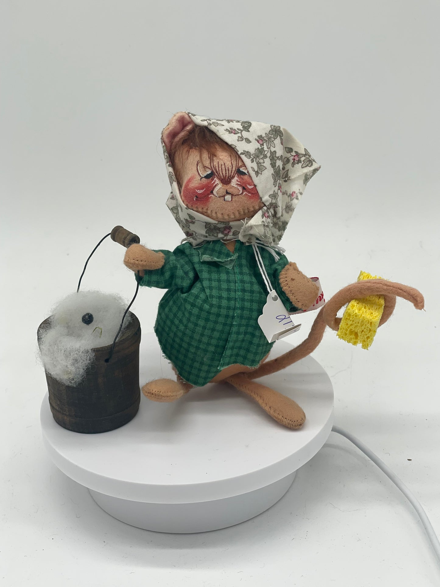 7" Cleaning Day Housewife Mouse with Mop and Pail 213597 Annalee