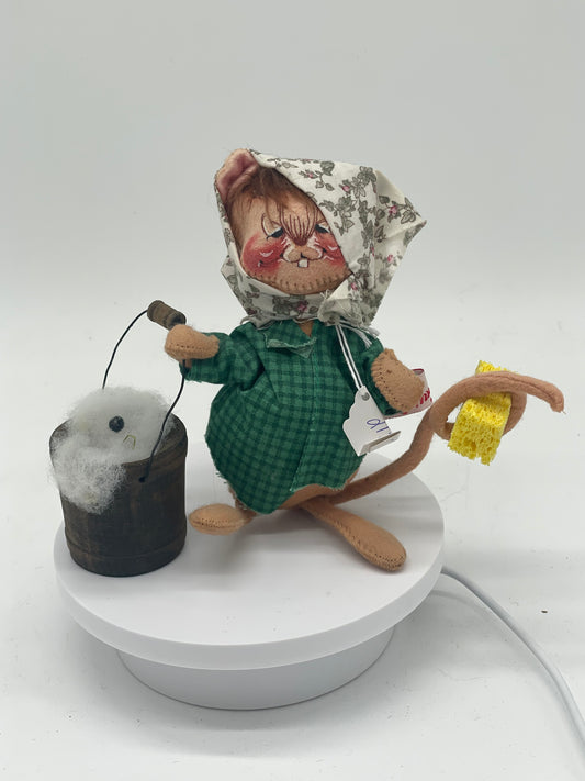 7" Cleaning Day Housewife Mouse with Mop and Pail 213597 Annalee