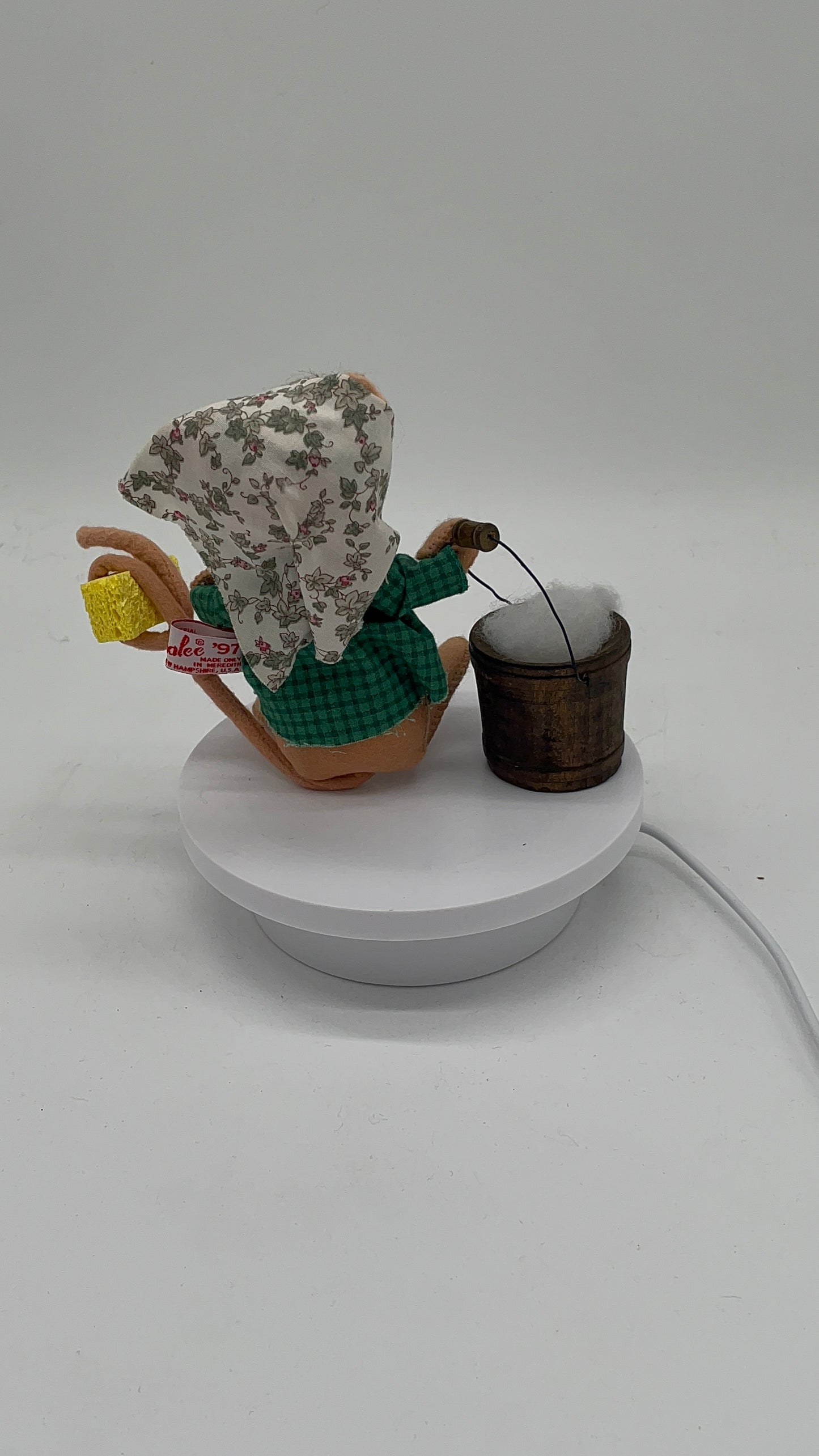 7" Cleaning Day Housewife Mouse with Mop and Pail 213597 Annalee