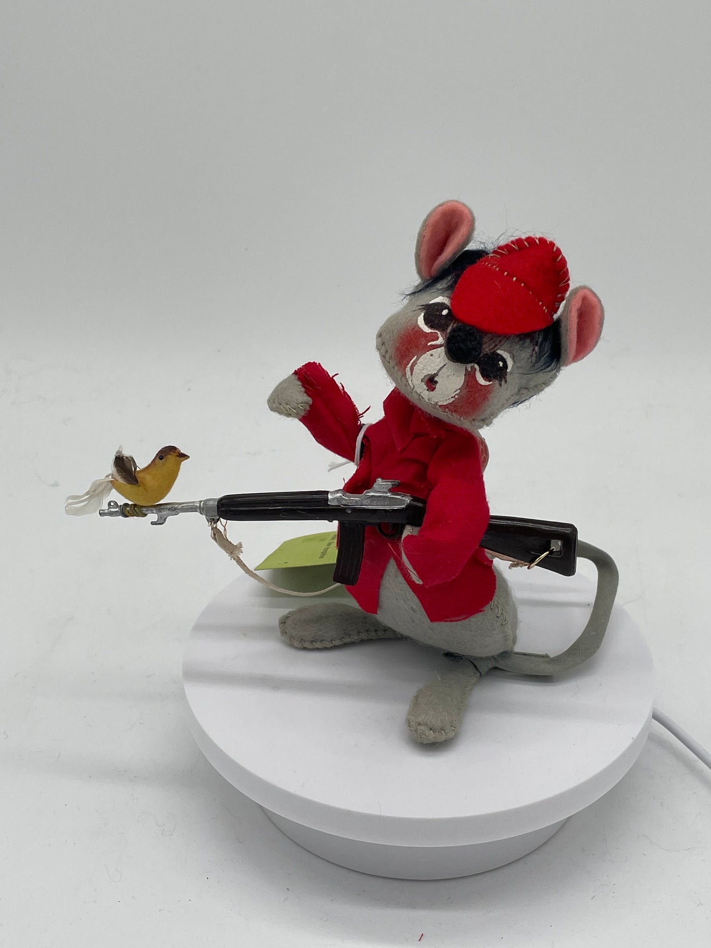 7" Hunter Mouse with Bird M409-73 Annalee