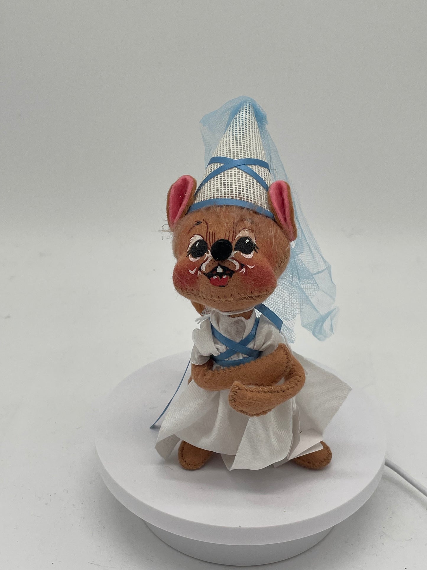 7" Maid Marion Princess Mouse 200990 Annalee