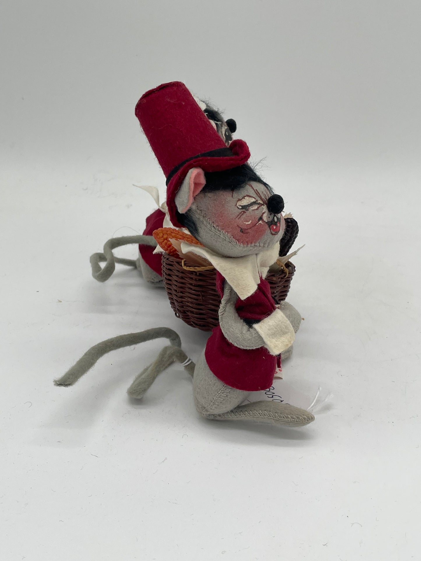 7" Cranberry Pilgrim Mice with Basket 305081 Annalee