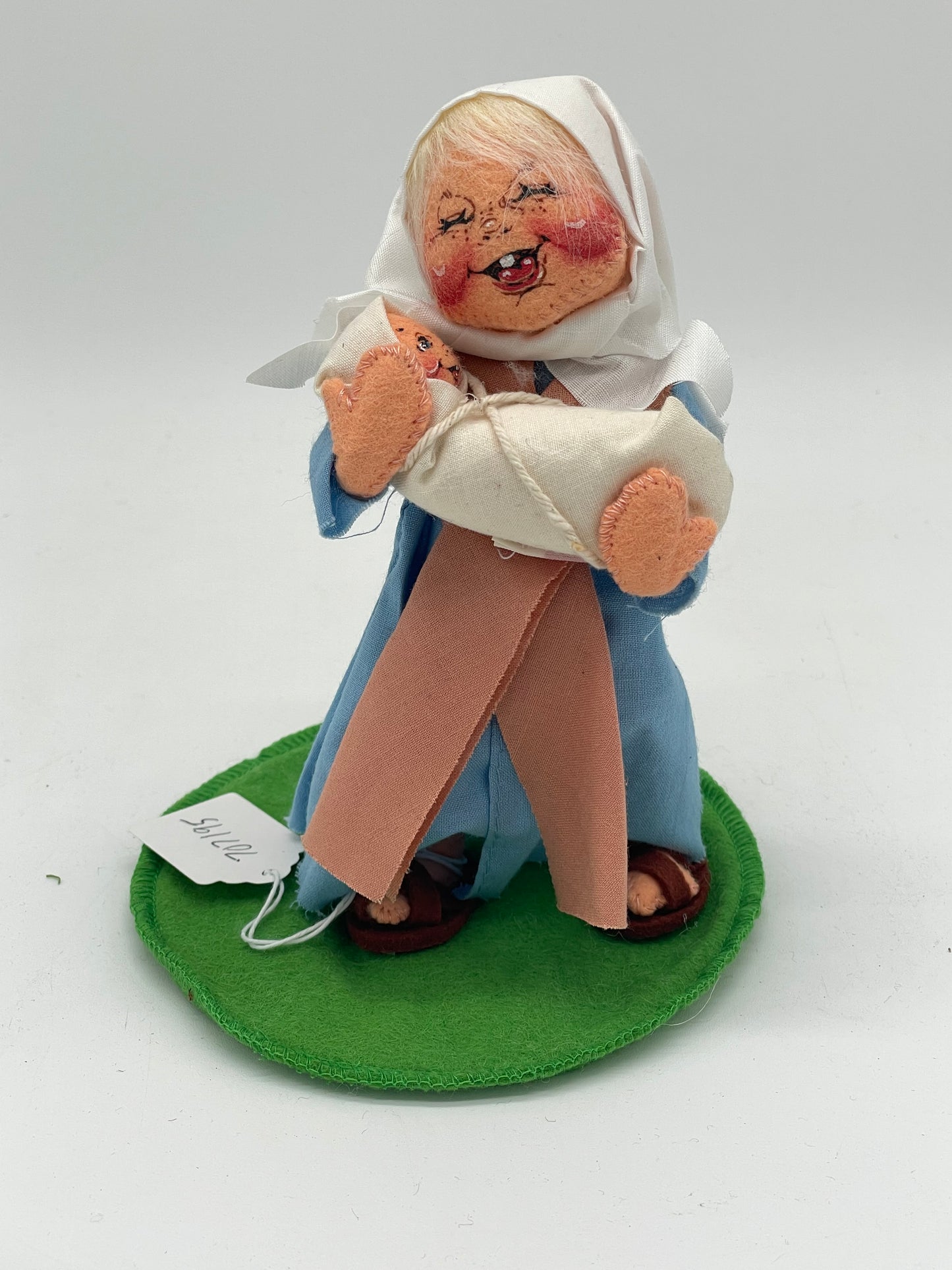 7" Nativity Mary with Baby Jesus 707195 Annalee