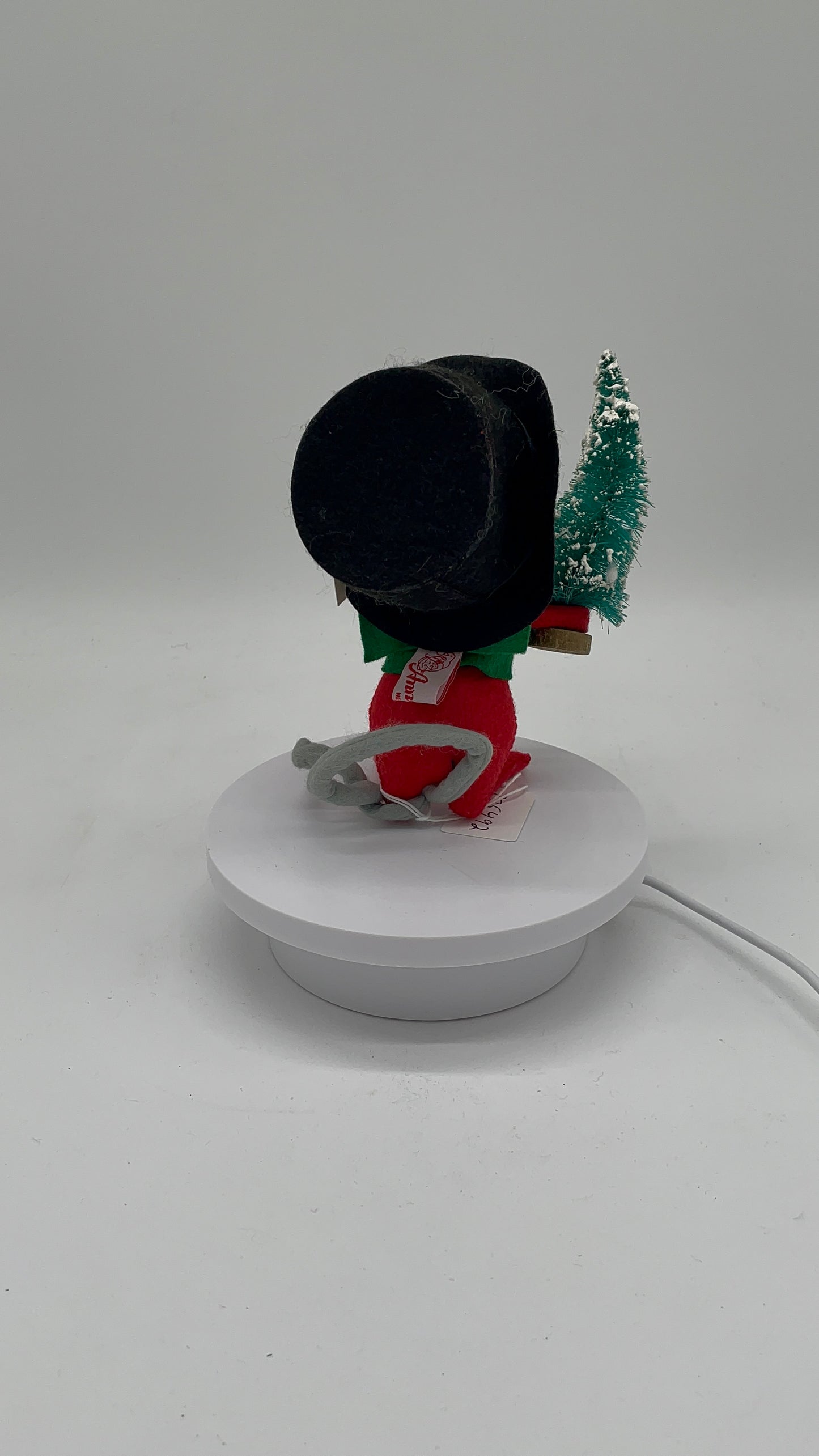 7" Caroller Mouse with Hat & Tree 775492 Annalee