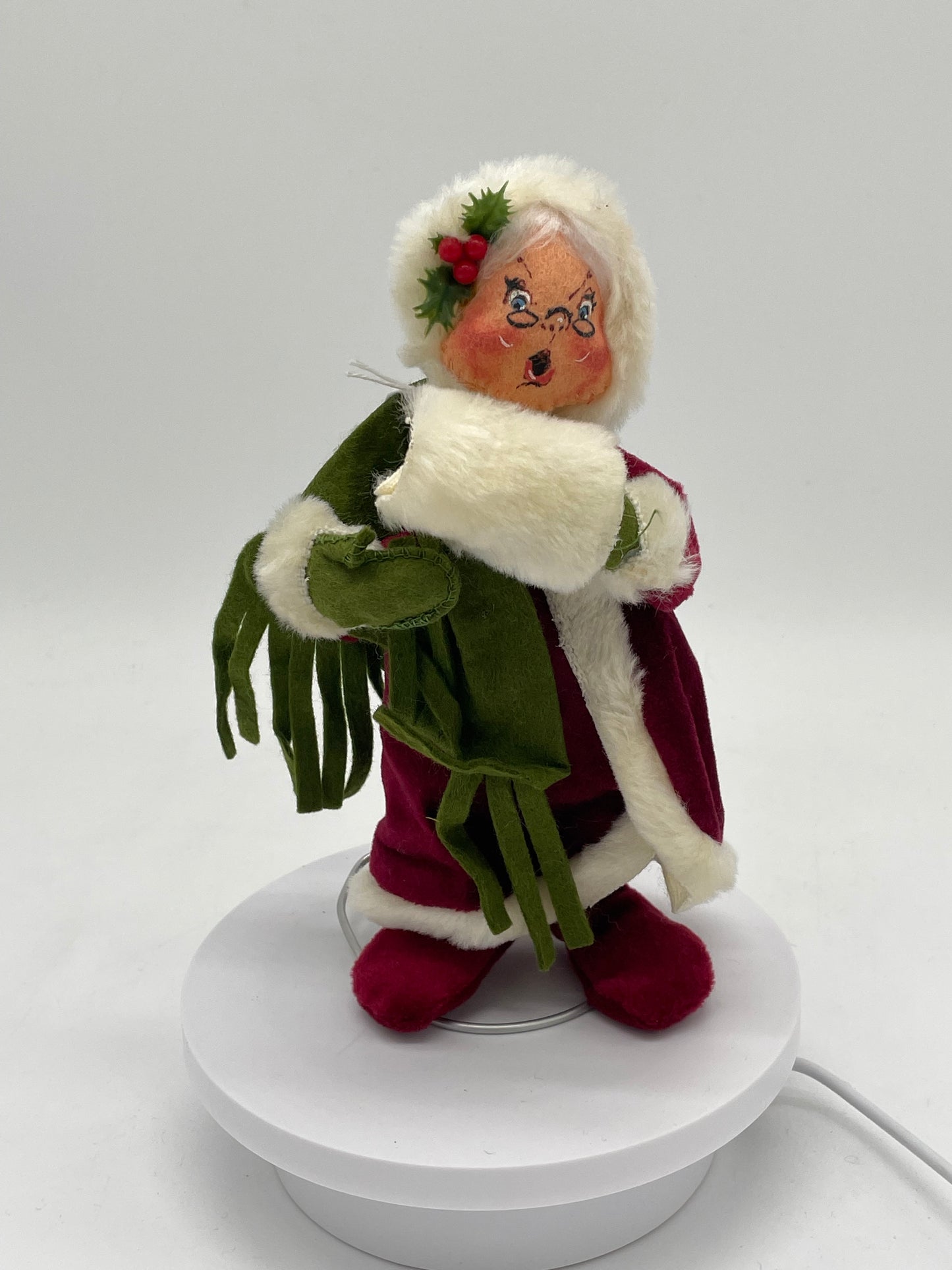 7" Victorian Mrs Santa 681586 Annalee