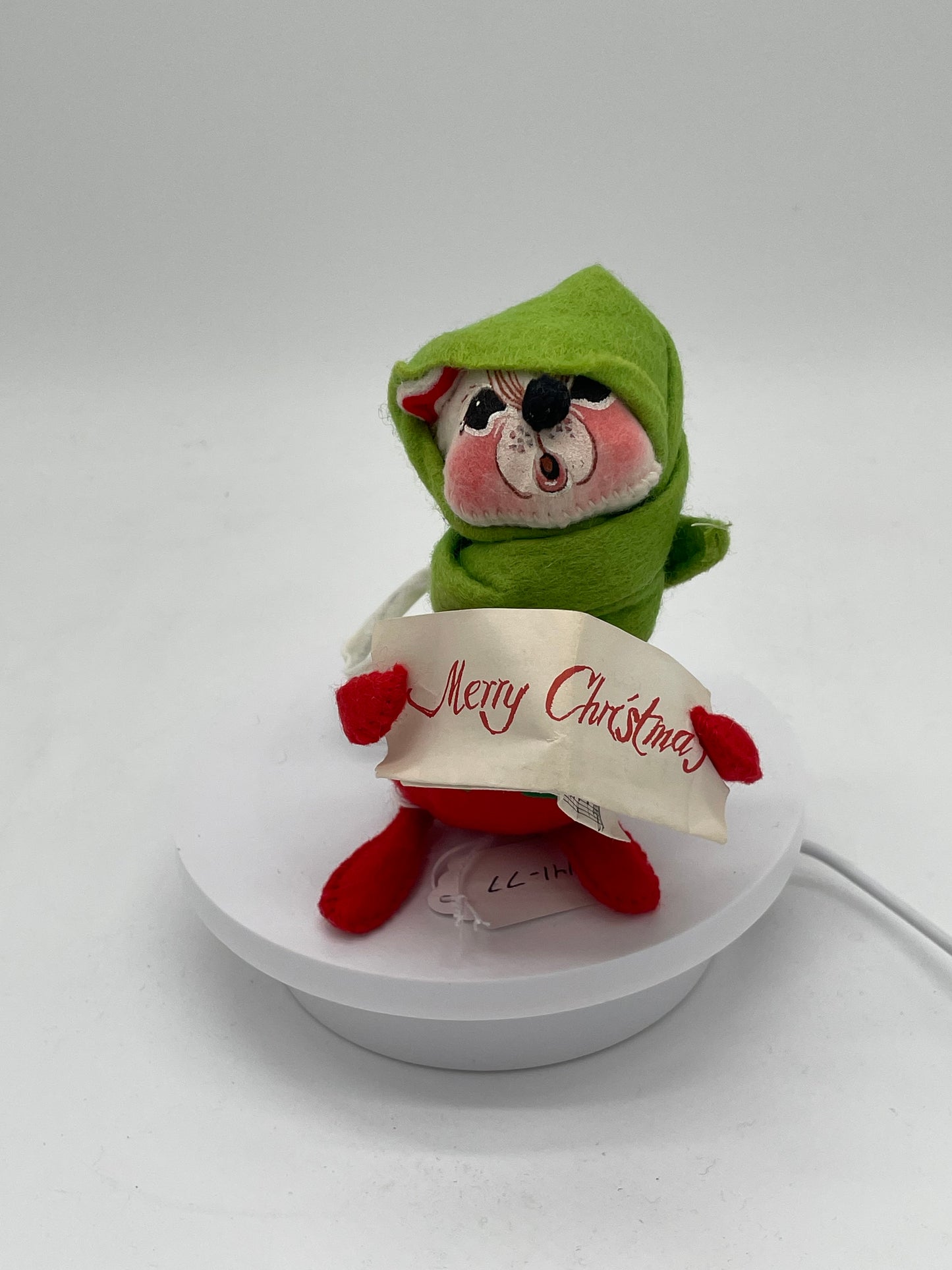 7" Caroller Mouse N141-77 Annalee