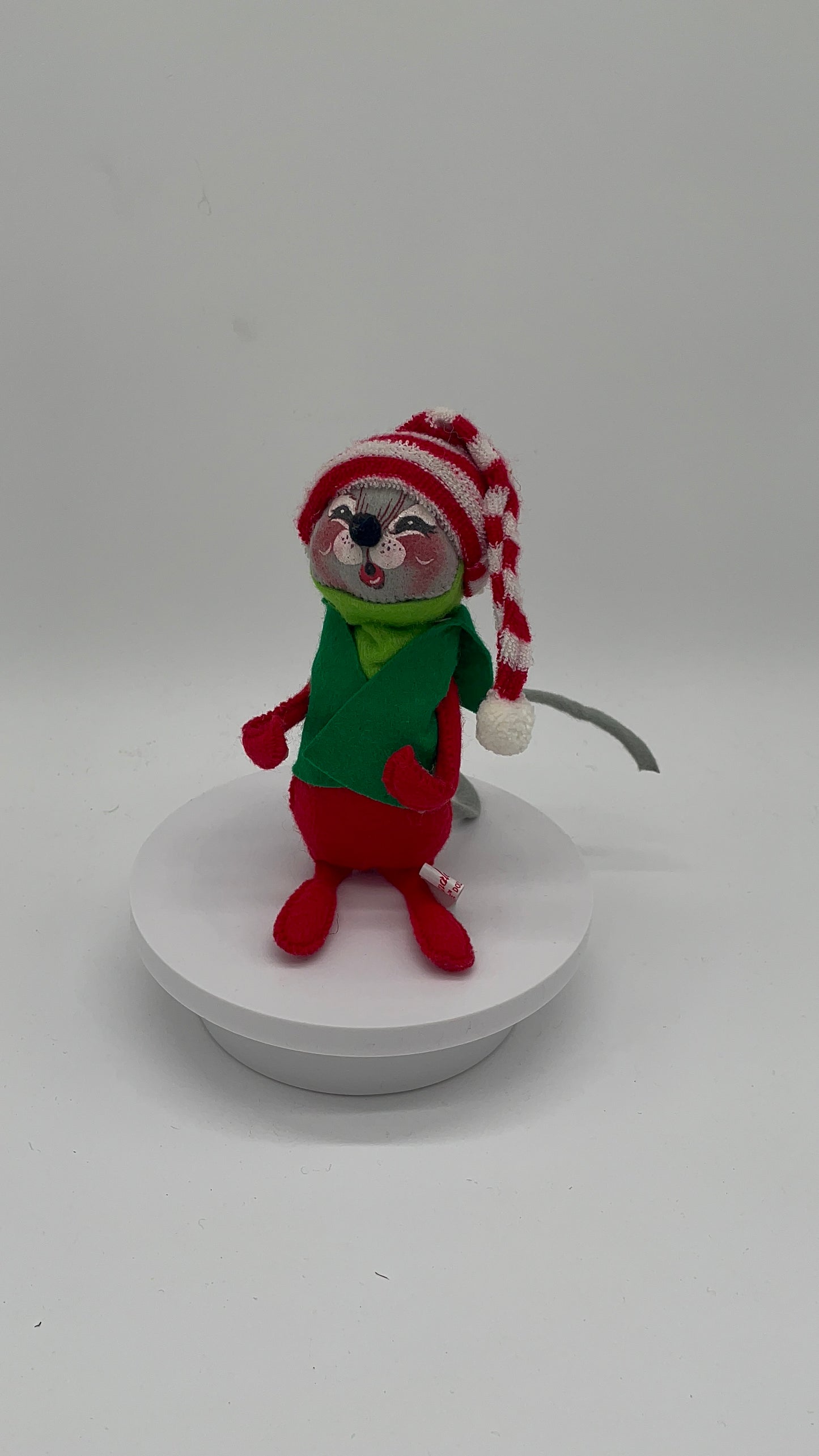 7" Caroller Mouse 770583 Annalee