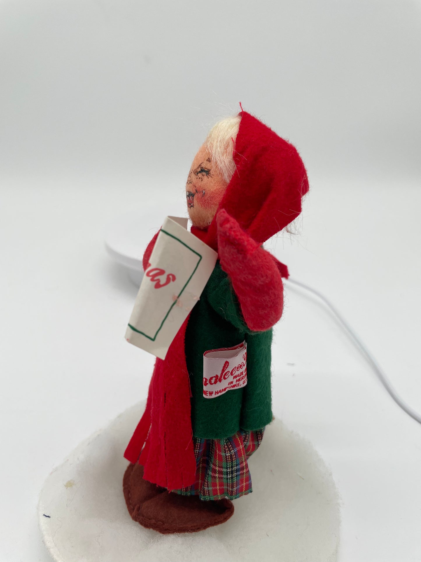 7" Girl Caroller with Blonde Hair 726092 Annalee