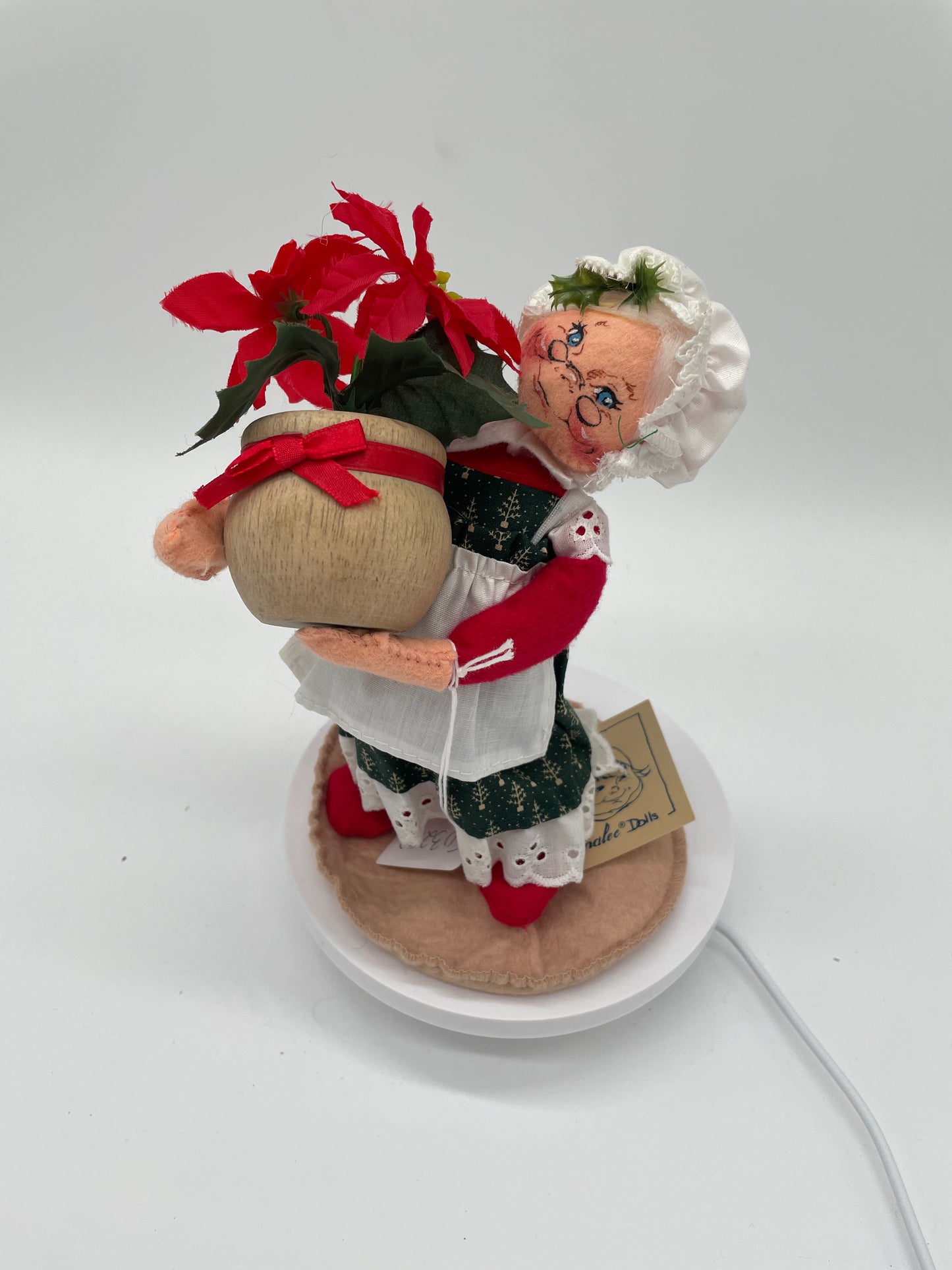 7" Mrs Santa with Poinsettia 503292 Annalee