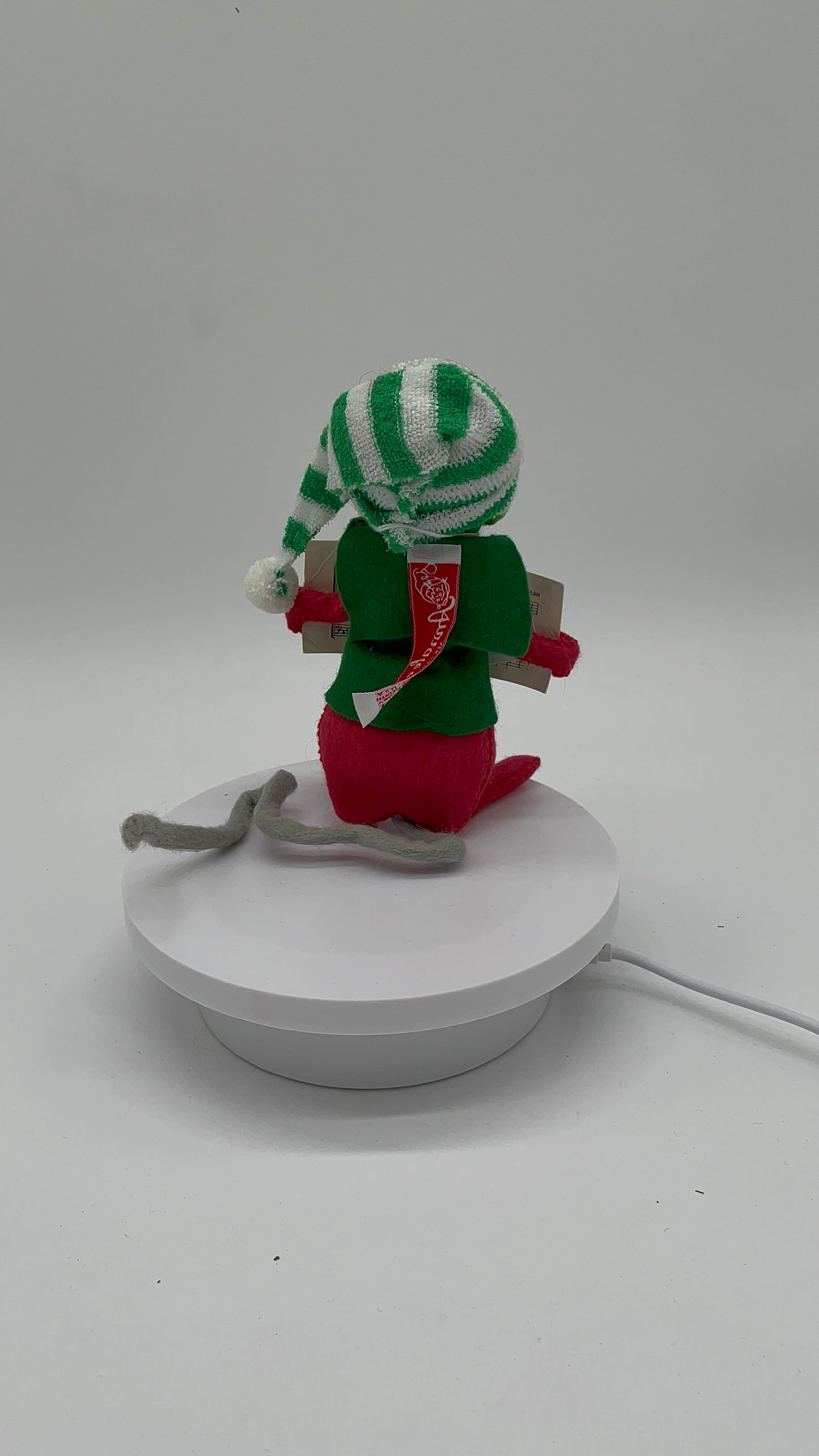 7" Caroller Mouse 770588 Annalee