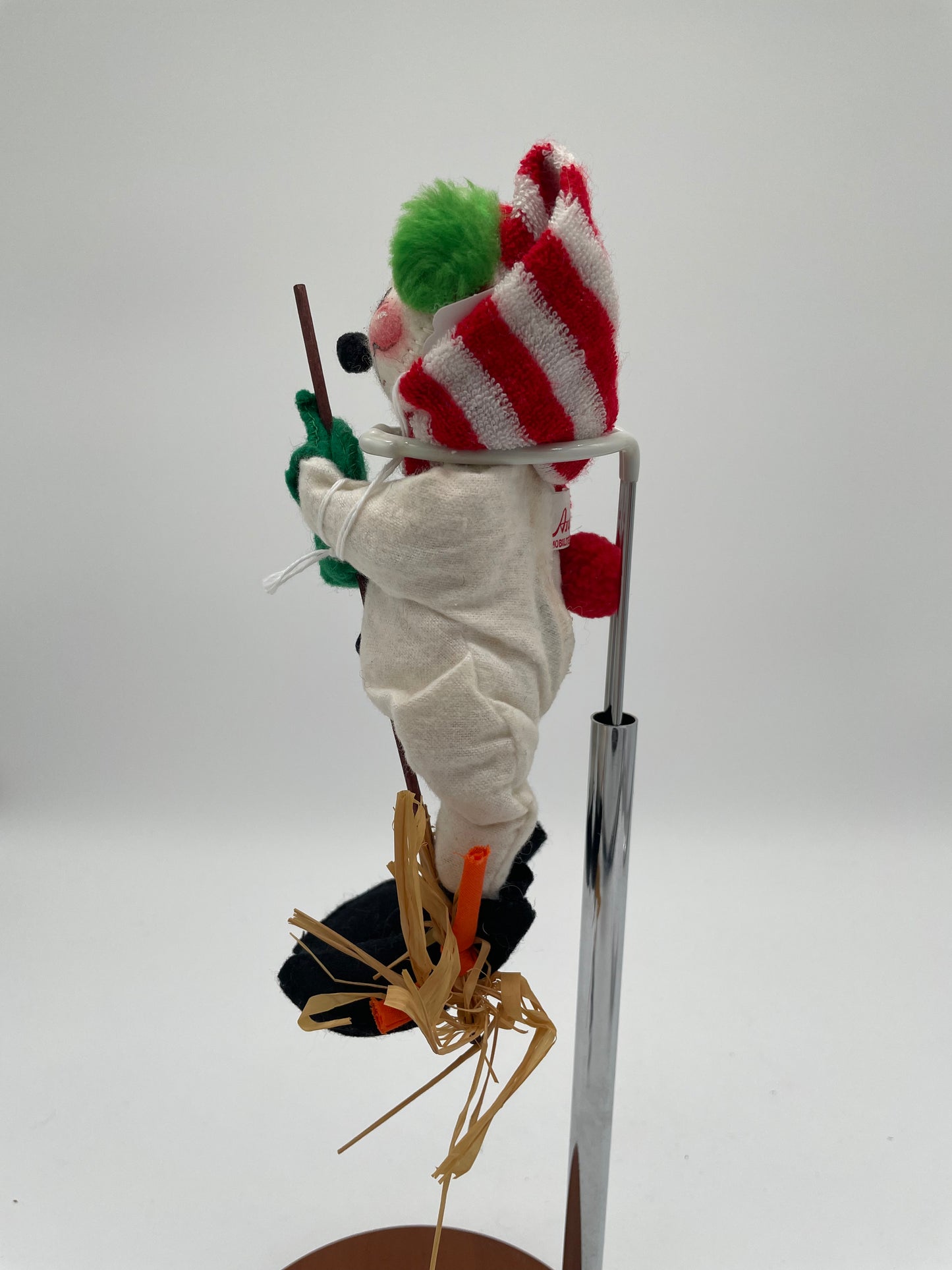 7" Snowman with Broom 750583 Annalee