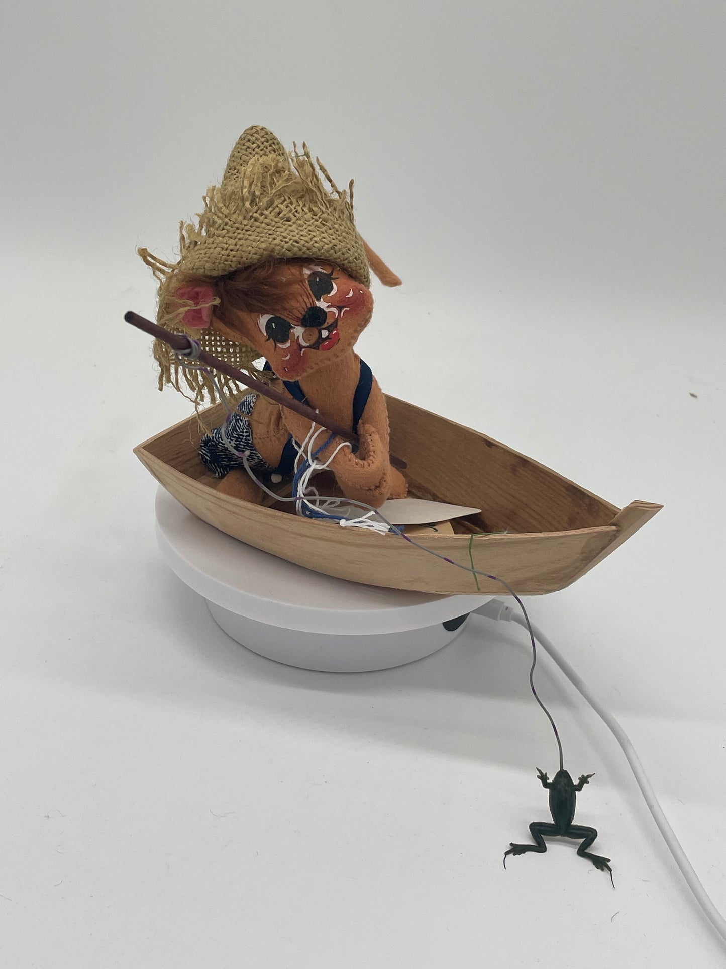 7" Fishing Mouse in Wooden Boat 229292 Annalee