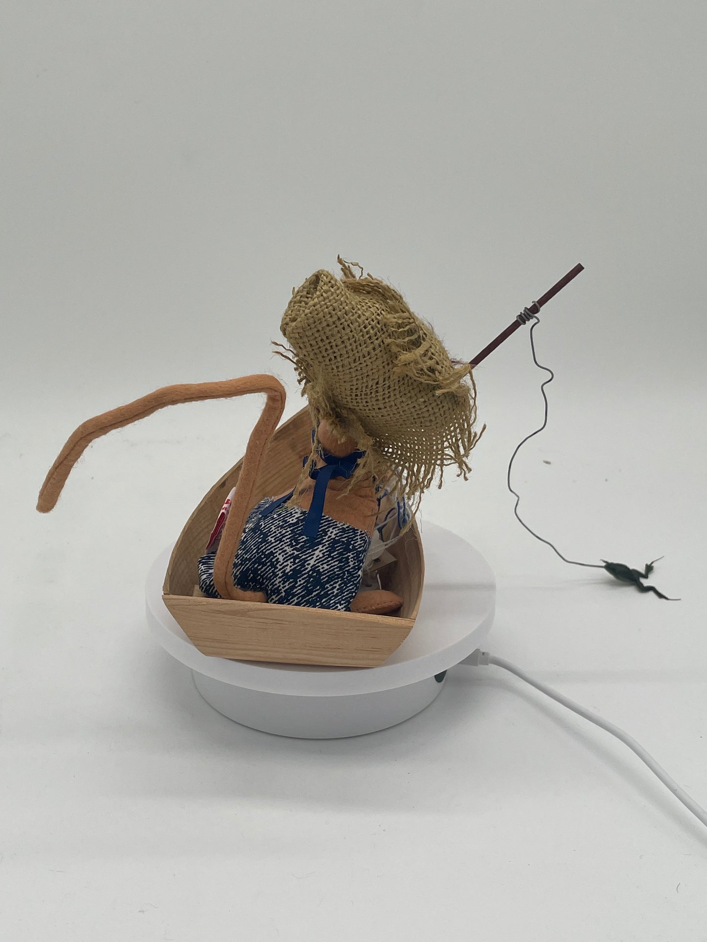 7" Fishing Mouse in Wooden Boat 229292 Annalee