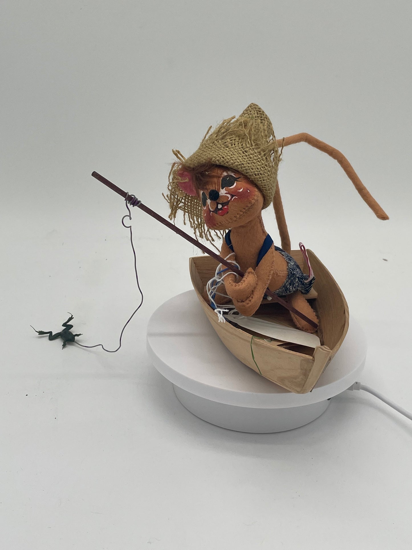 7" Fishing Mouse in Wooden Boat 229292 Annalee