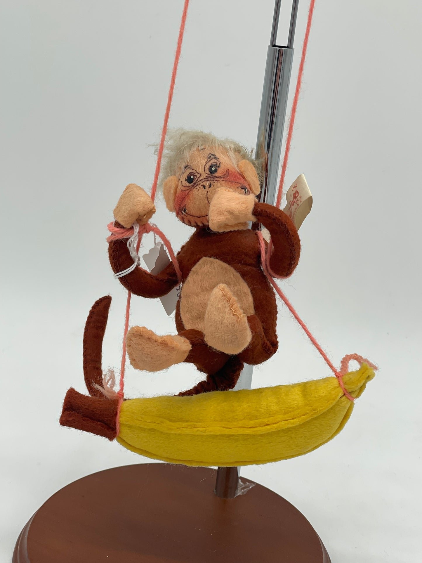 7" Monkey with Banana Trapeze R572-81 Annalee