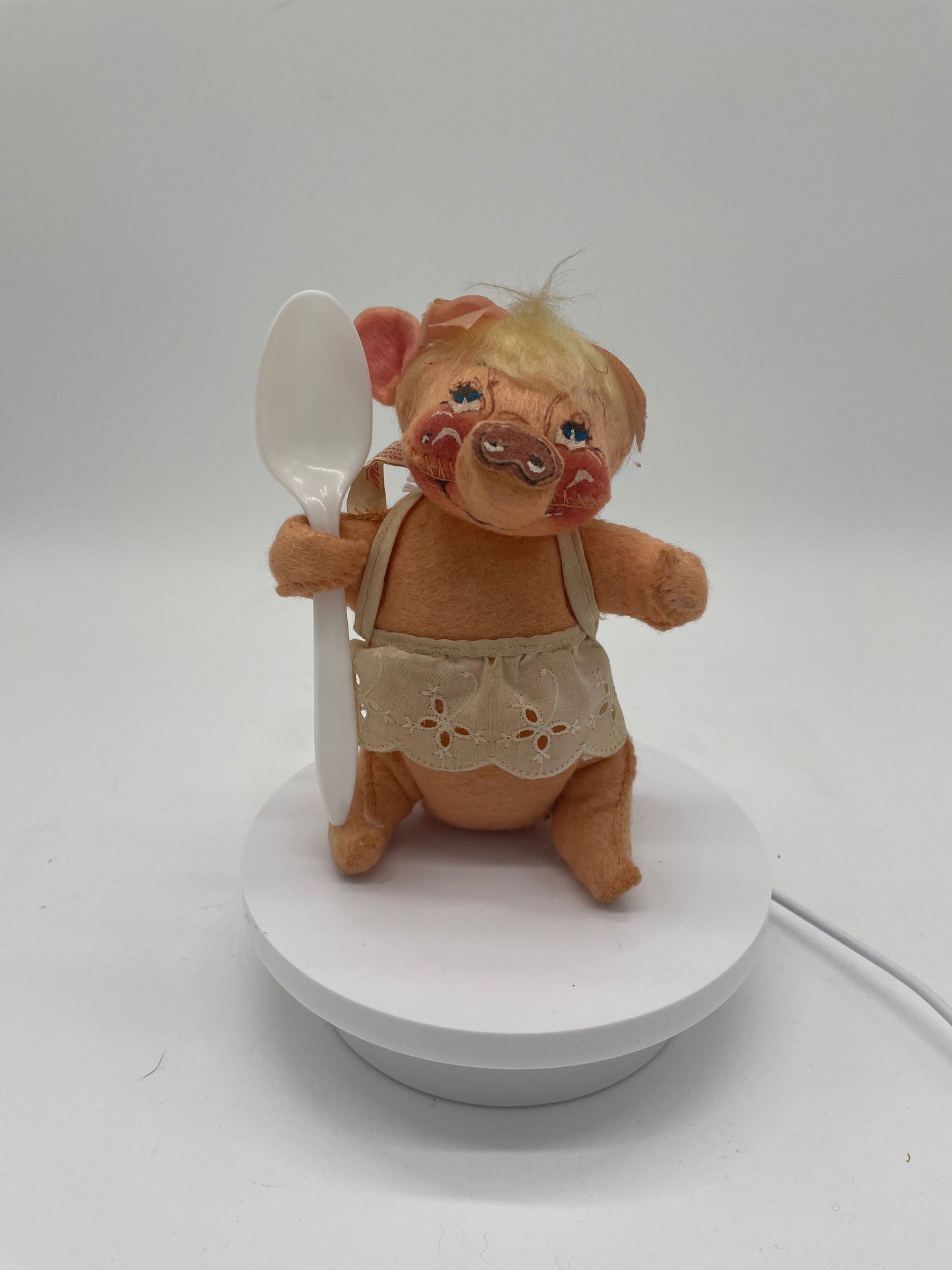 8" Girl Barbecue Pig R542-80 Annalee