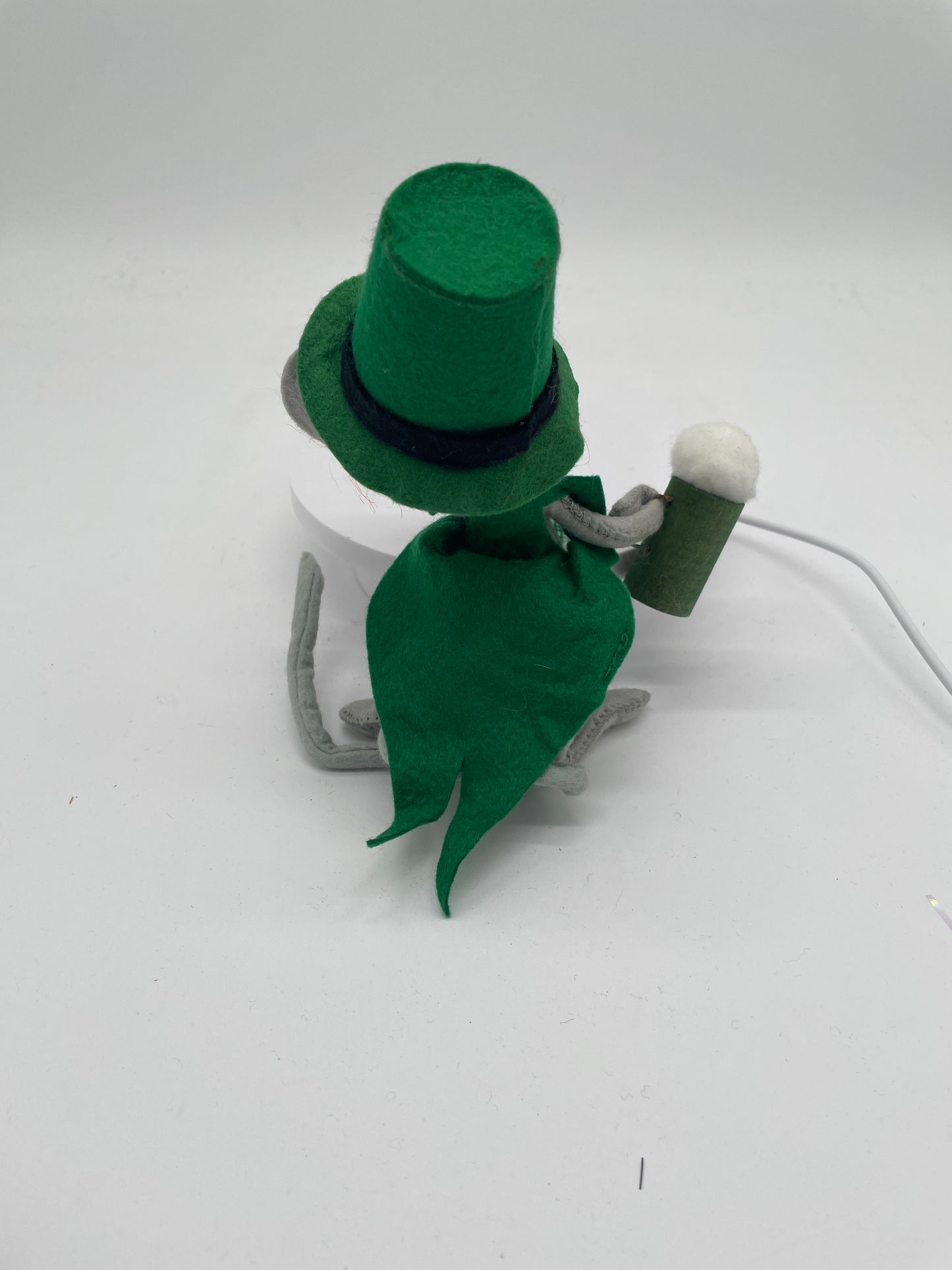 7" St. Patricks Day Mouse Holds Mug of Beer 171193 Annalee