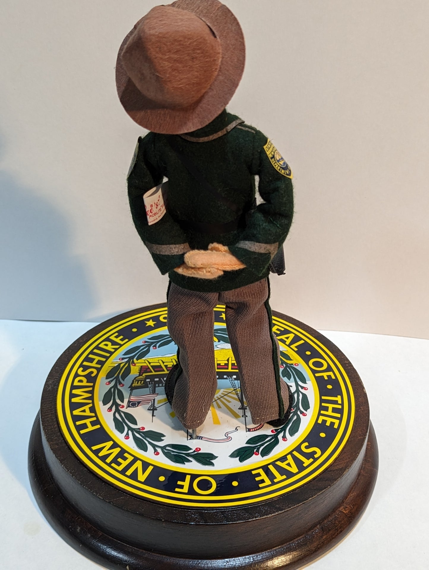 10" State Trooper with Base a STRP-87 Annalee  Signed