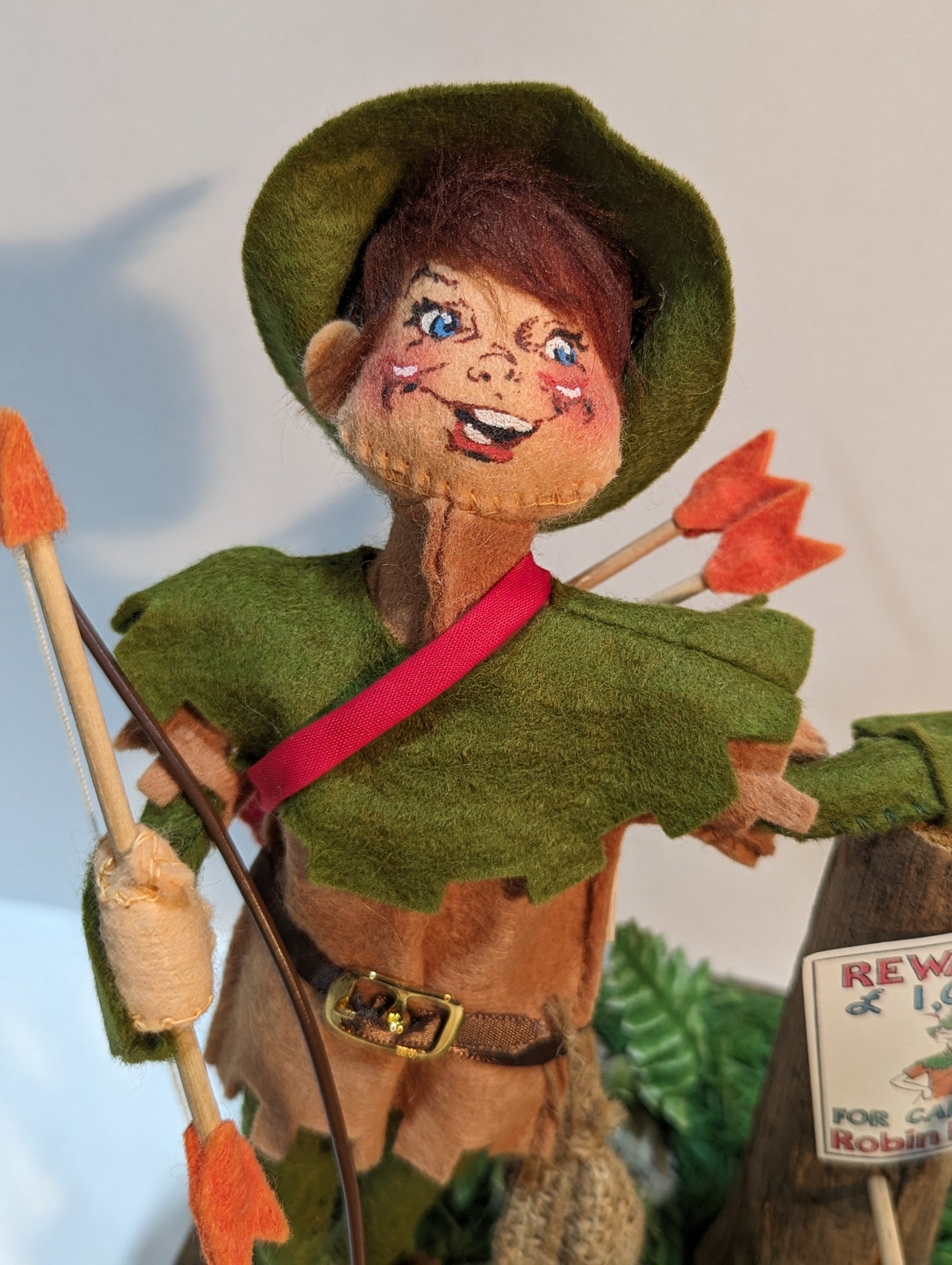 10" Robin Hood with Base 960484 Annalee  Signed