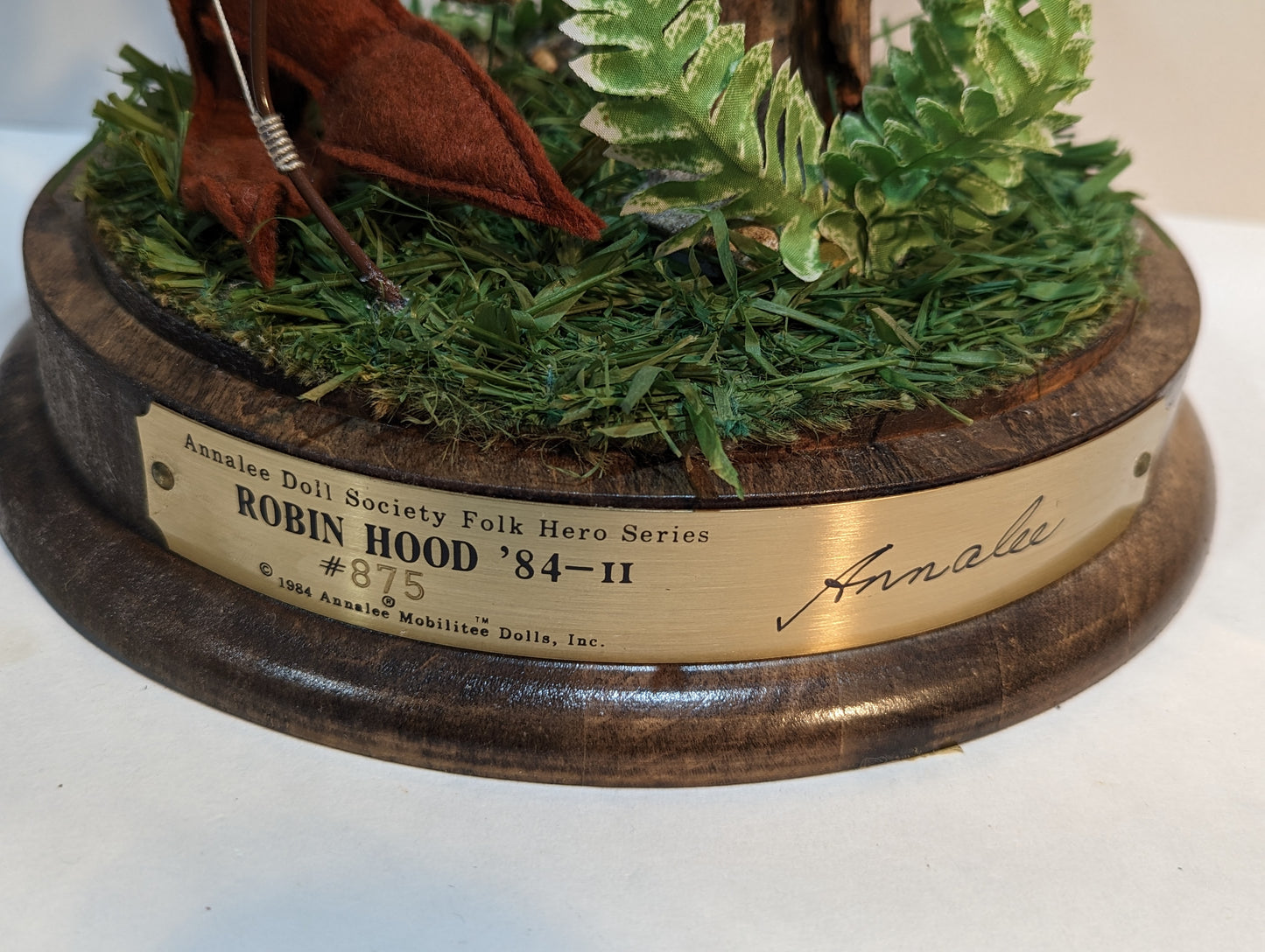10" Robin Hood with Base 960484 Annalee  Signed