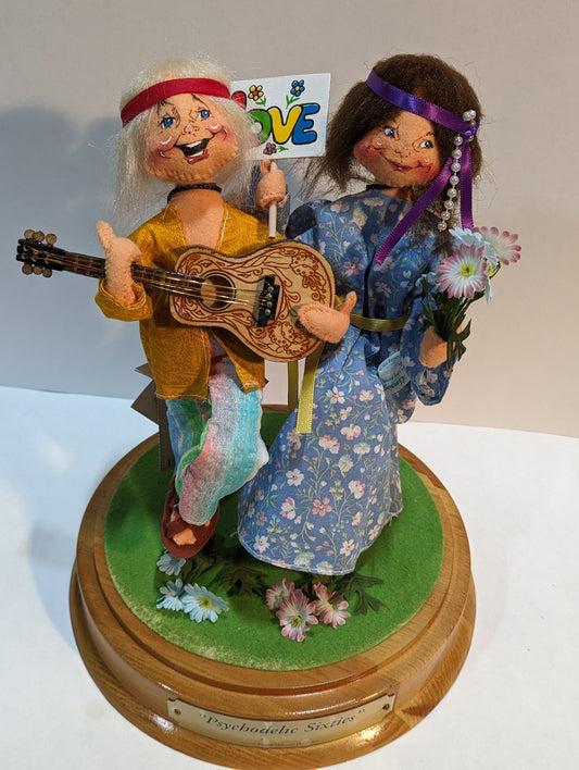 10" Hippie Couple with Numbered Base 967799 Annalee  Signed